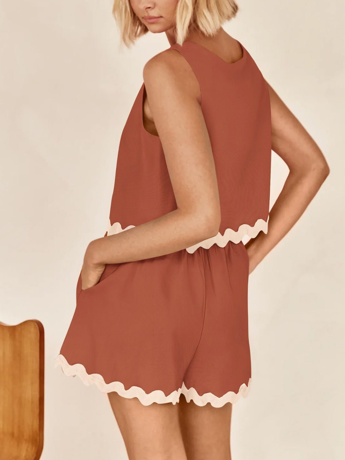 Contrast Trim Round Neck Top and Shorts Set - ViarousViarousViarous