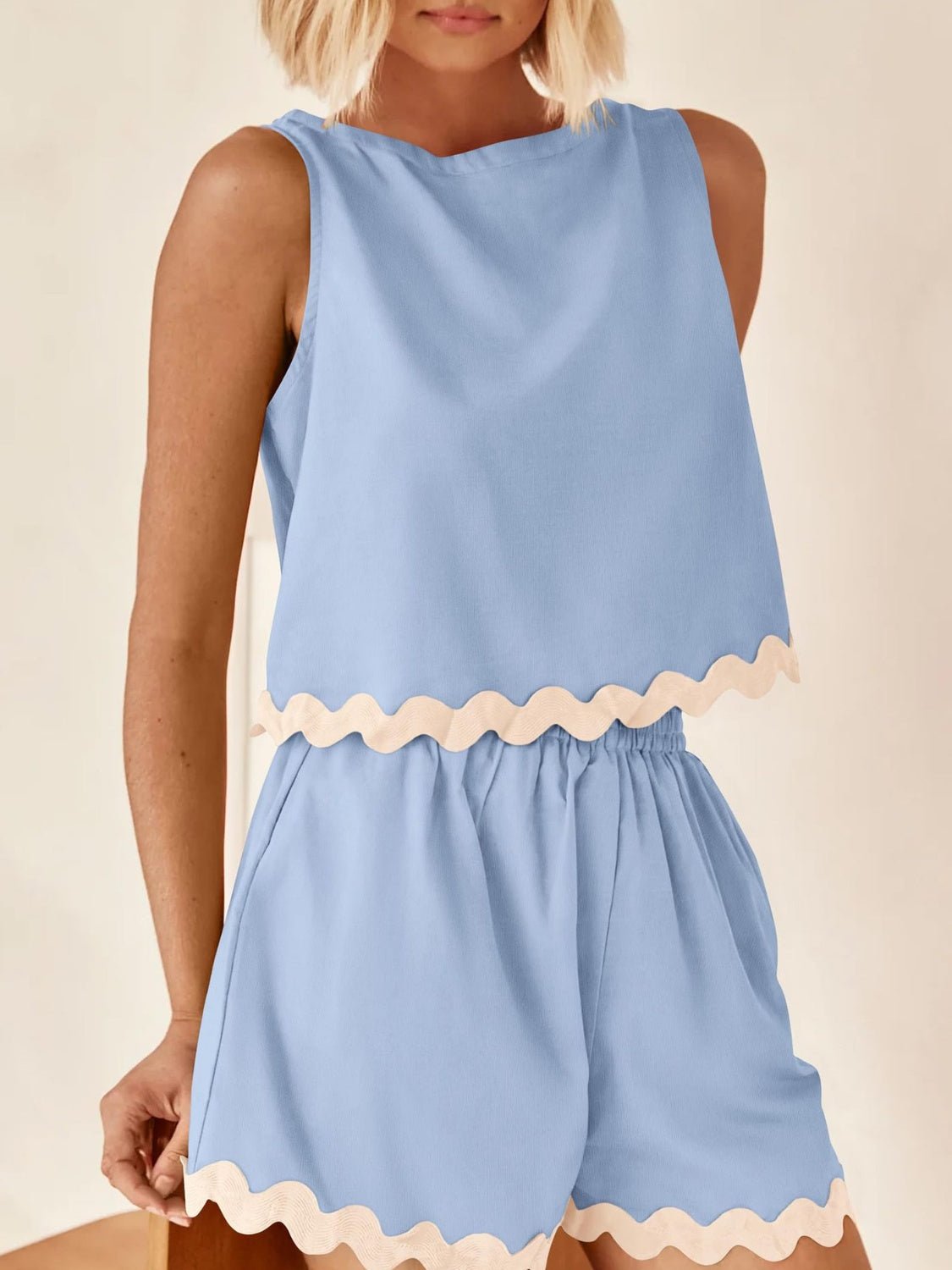 Contrast Trim Round Neck Top and Shorts Set - ViarousViarousViarous