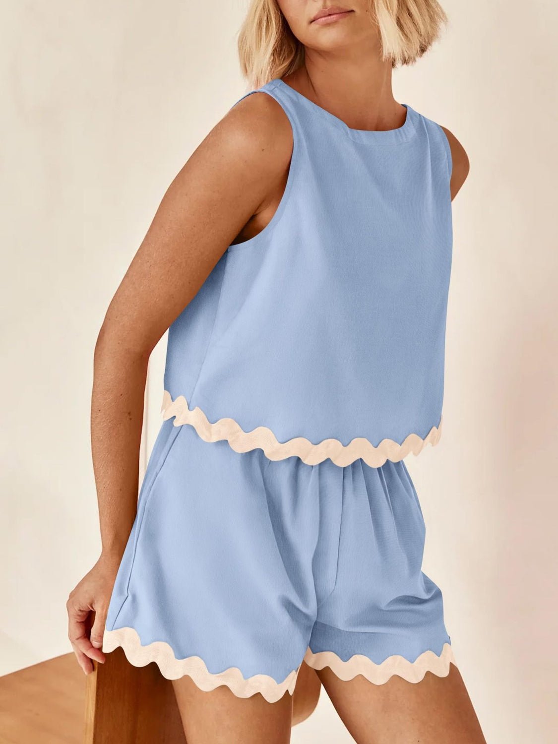 Contrast Trim Round Neck Top and Shorts Set - ViarousViarousViarous