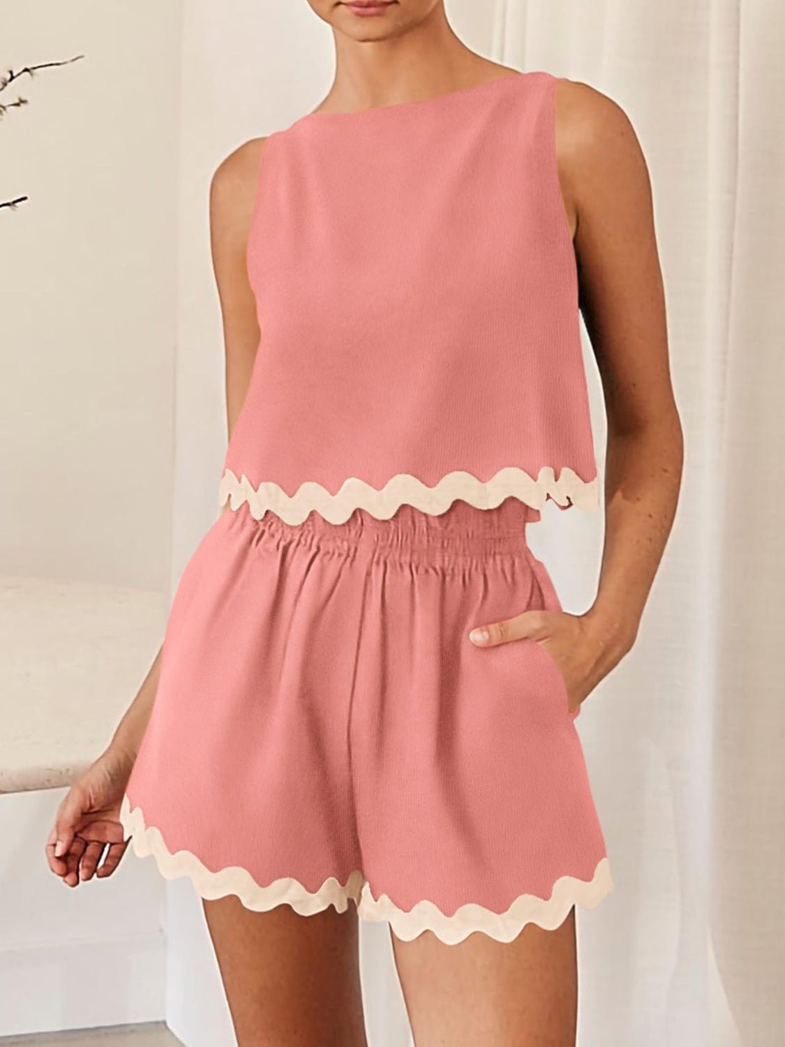 Contrast Trim Round Neck Top and Shorts Set - ViarousViarousViarous
