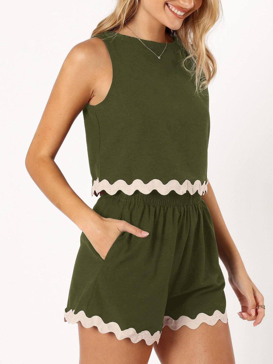 Contrast Trim Round Neck Top and Shorts Set - ViarousViarousViarous