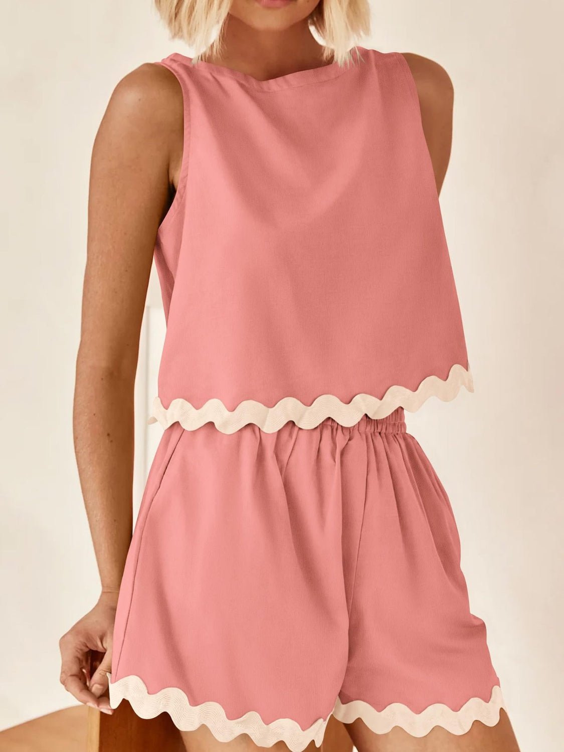 Contrast Trim Round Neck Top and Shorts Set - ViarousViarousViarous