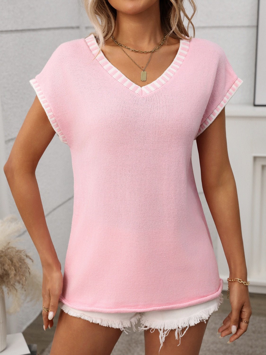 Contrast Trim V - Neck Short Sleeve Knit Top - ViarousViarousViarous