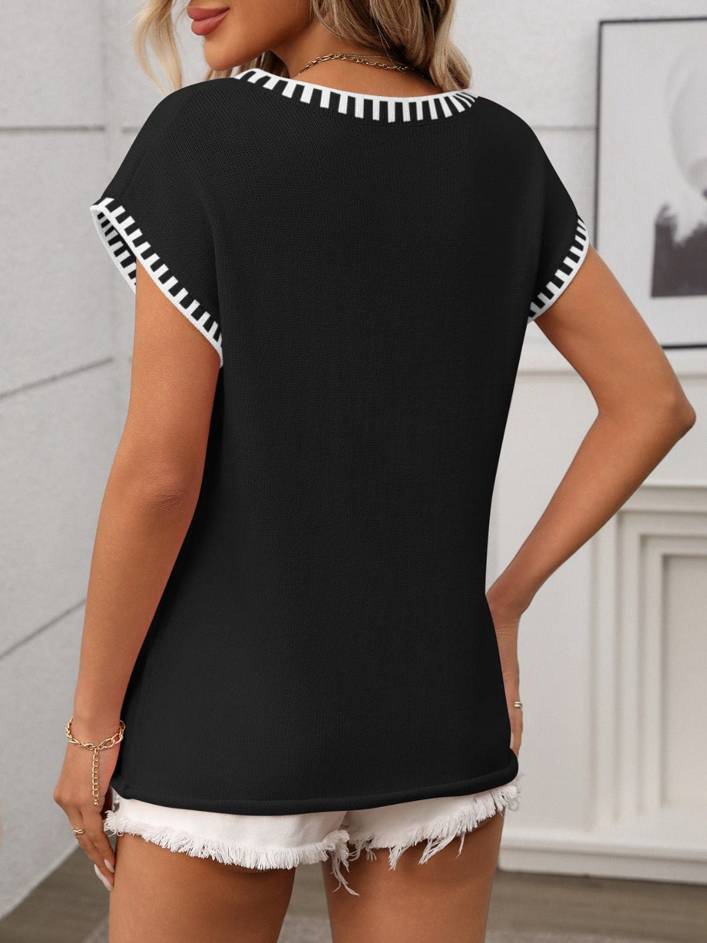 Contrast Trim V - Neck Short Sleeve Knit Top - ViarousViarousViarous