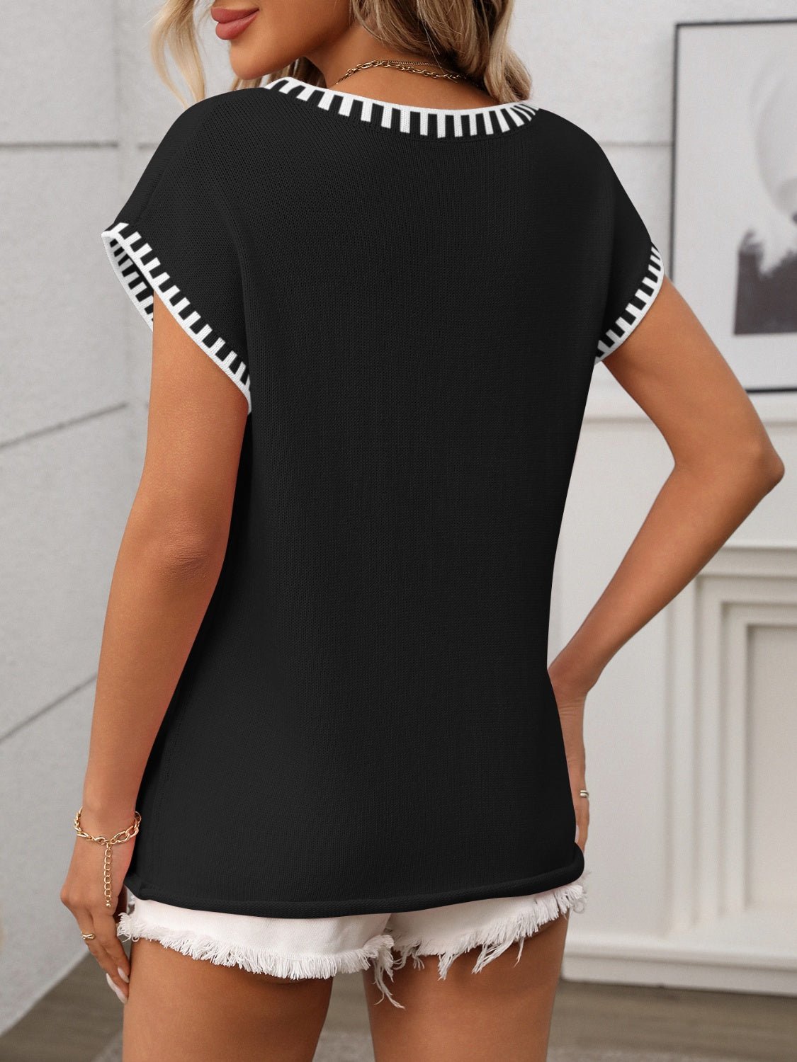 Contrast Trim V - Neck Short Sleeve Knit Top - ViarousViarousViarous