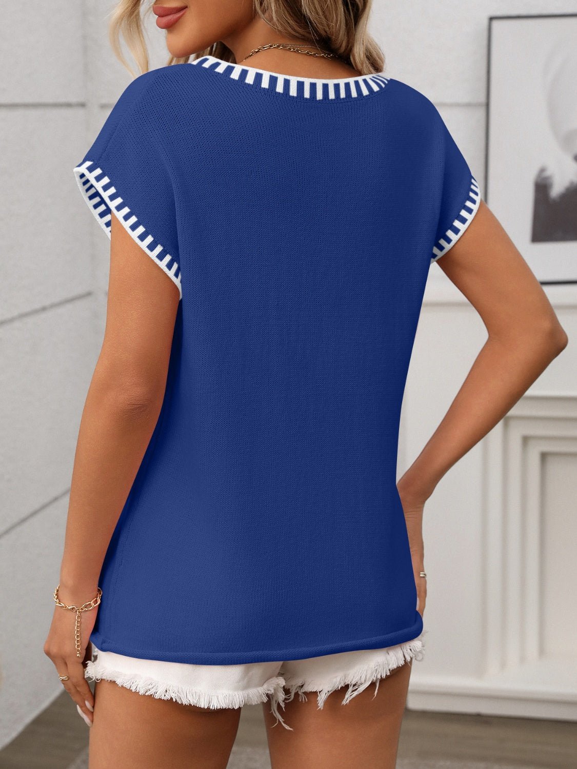 Contrast Trim V - Neck Short Sleeve Knit Top - ViarousViarousViarous