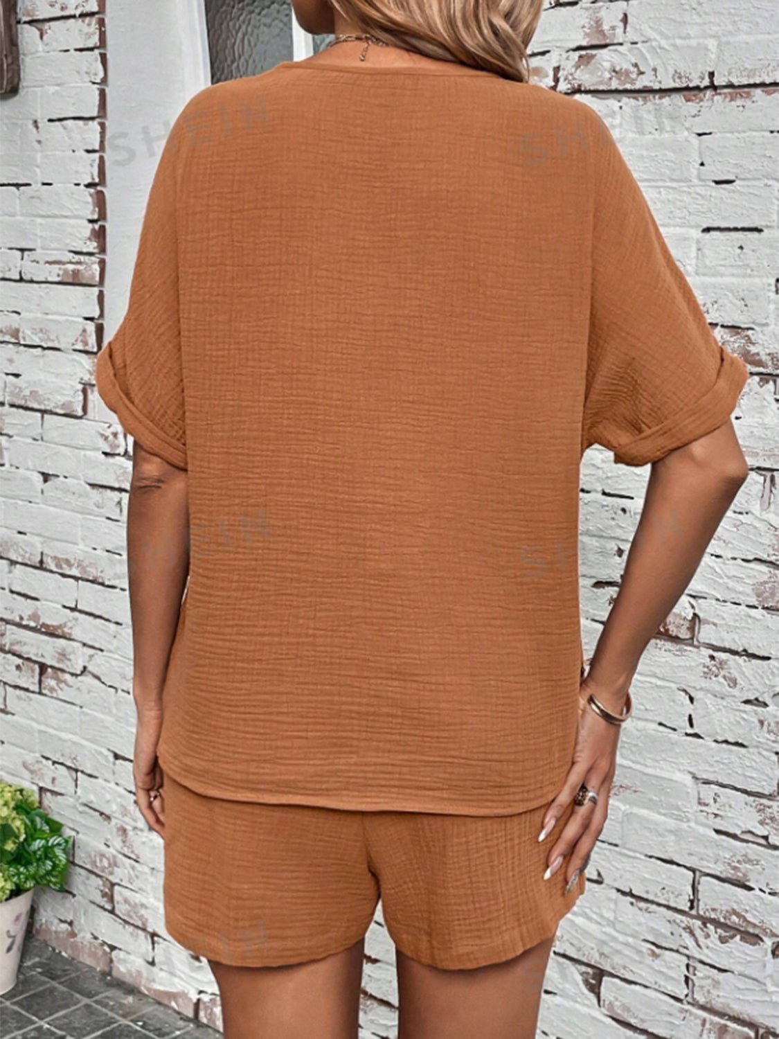Notched Half Sleeve Top and Shorts Set - ViarousViarousViarous